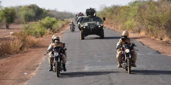 Insécurité au Burkina : L’armée ravitaille les déplacés internes en vivres  