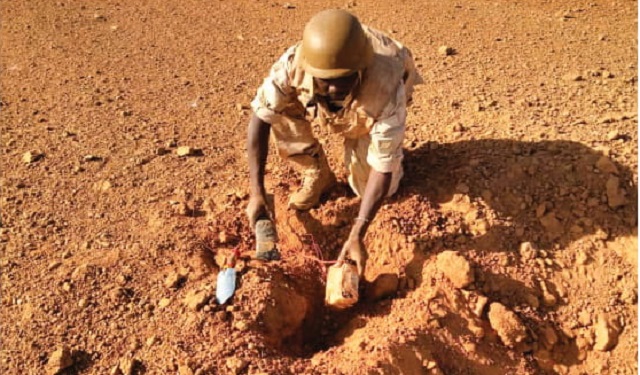 Burkina : Le génie militaire détecte et désamorce un engin explosif improvisé dans le Séno