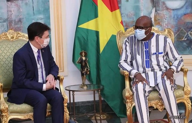 Lutte contre le terrorisme : Le président du Faso échange avec le sénateur français Olivier Cadic sur la coopération avec Barkhane