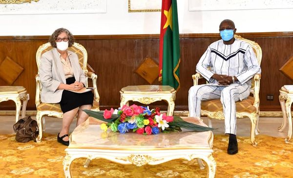 Coopération Burkina Faso/Etats-Unis : L’ambassadeur Sandra Clark chez le Premier ministre Christophe Dabiré