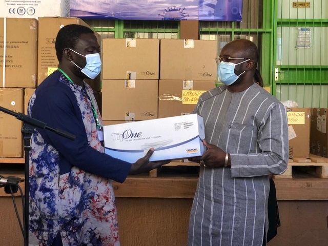 Lutte contre le Covid-19 au Burkina : Le Coronathon offre du consommable médical de près de 45 millions de FCFA au CORUS