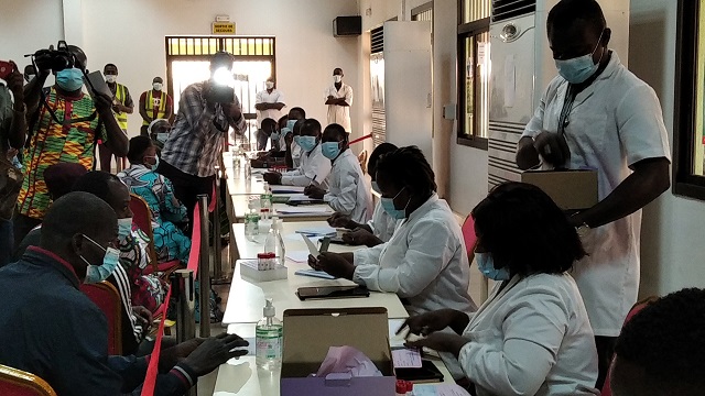 Covid-19 au Burkina : Le ministre de la Santé visite des sites de dépistage