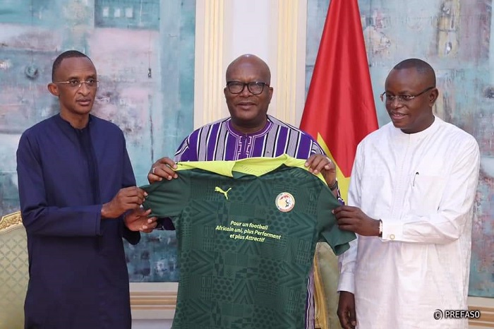 Présidence de la Confédération africaine de football : le Sénégal sollicite le soutien du Burkina