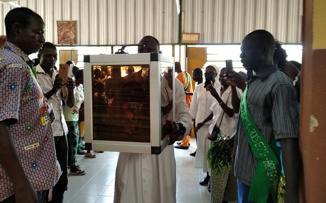 Sanctuaire St Joseph de Nazouma à Kombissiri : Les reliques du frère saint André accueillies en « Roi » par les fidèles