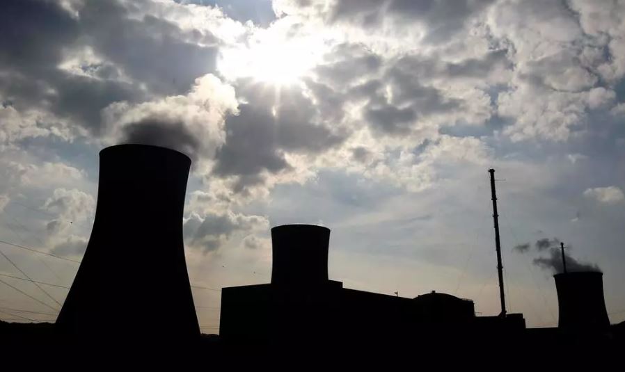Le charbon et le nucléaire comme solutions à la crise énergétique en Afrique de l’Ouest, analyse Téguewindé Sawadogo