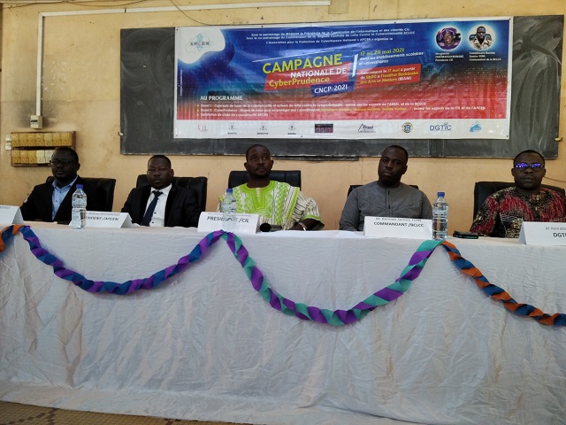 Cybercriminalité au Burkina Faso : Une campagne de sensibilisation dans les établissements scolaires et universitaires 