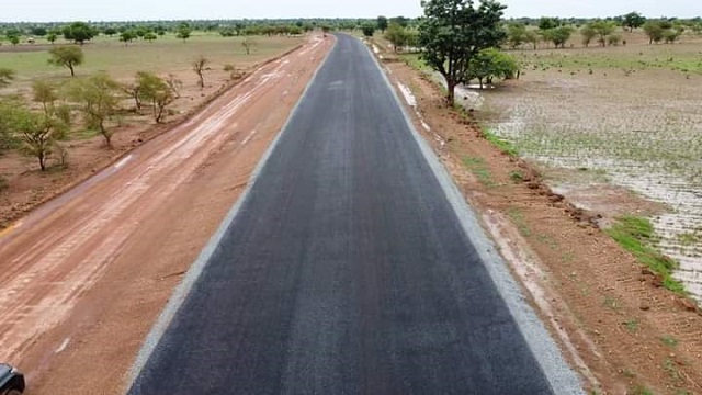 Bitumage de la route Guiba-Garango : « Tout est fin prêt pour que cette route reçoive du béton bitumineux », selon le ministre Éric Bougouma