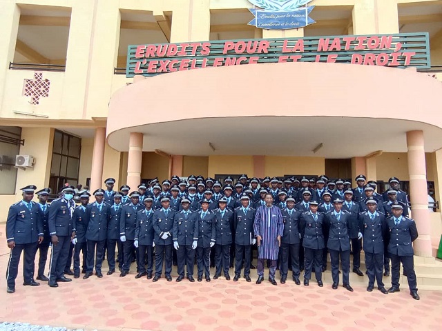Burkina Faso : 110 commissaires et sous-lieutenants de police prêts à servir la nation
