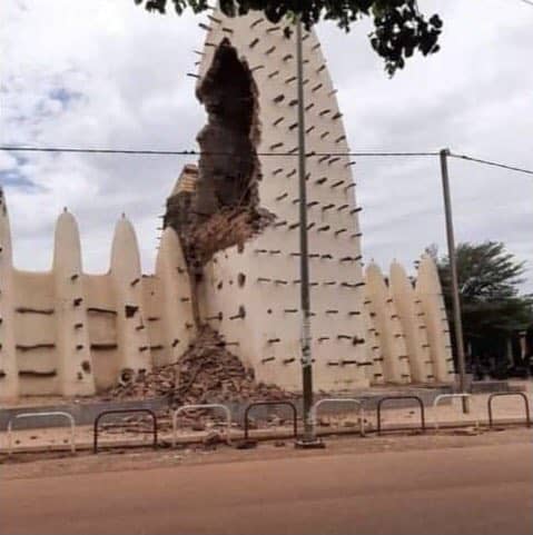 Vieille mosquée de Dioulassoba : La partie effondrée ne figurait pas dans le plan de réhabilitation, selon le président du comité de réhabilitation de la mosquée