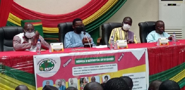 Utilisation des réseaux sociaux : L’Association Fill-Paa sensibilise des jeunes du Burkina