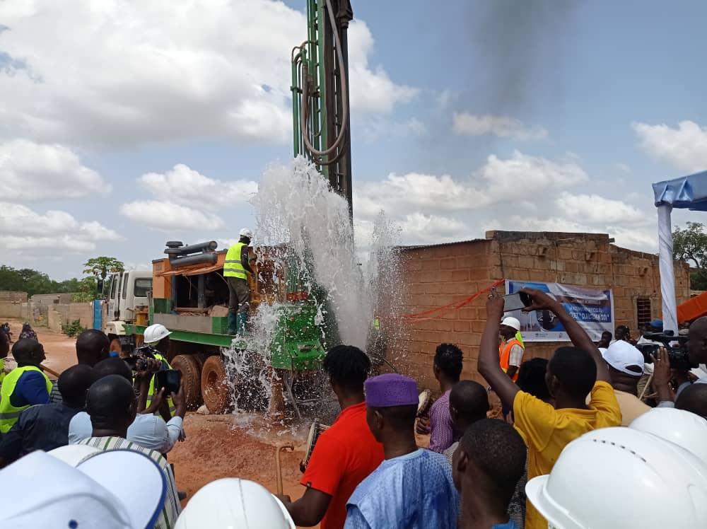 Projet « Djiguifa Dji » : Bientôt 120 postes d’eau autonomes pour soulager les populations du Burkina
