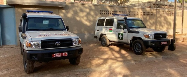 Burkina Faso : Le ministère de la Santé offre deux ambulances au ministère de la Sécurité