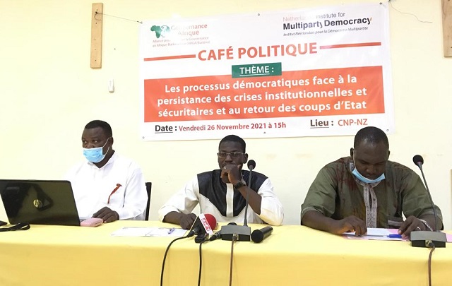 Café politique/Burkina : Gouvernance en Afrique pose le débat sur les processus démocratiques face aux crises institutionnelles