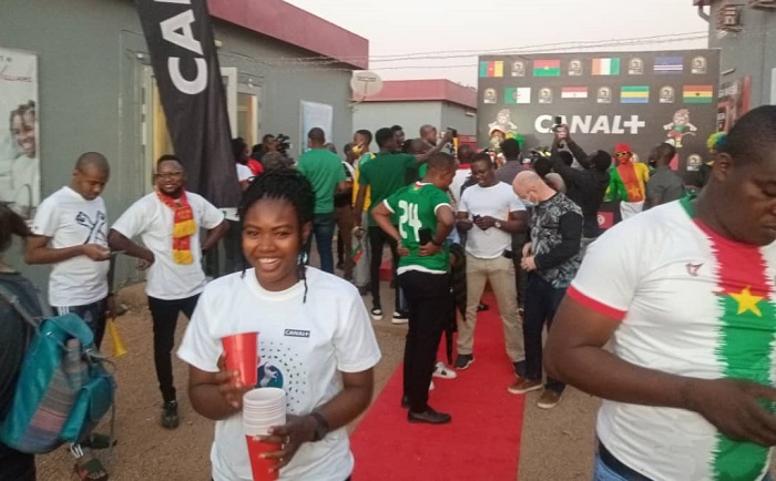 CAN Cameroun 2022 : Canal+ Burkina communie avec ses abonnés à l’occasion du match d’ouverture en projection géante