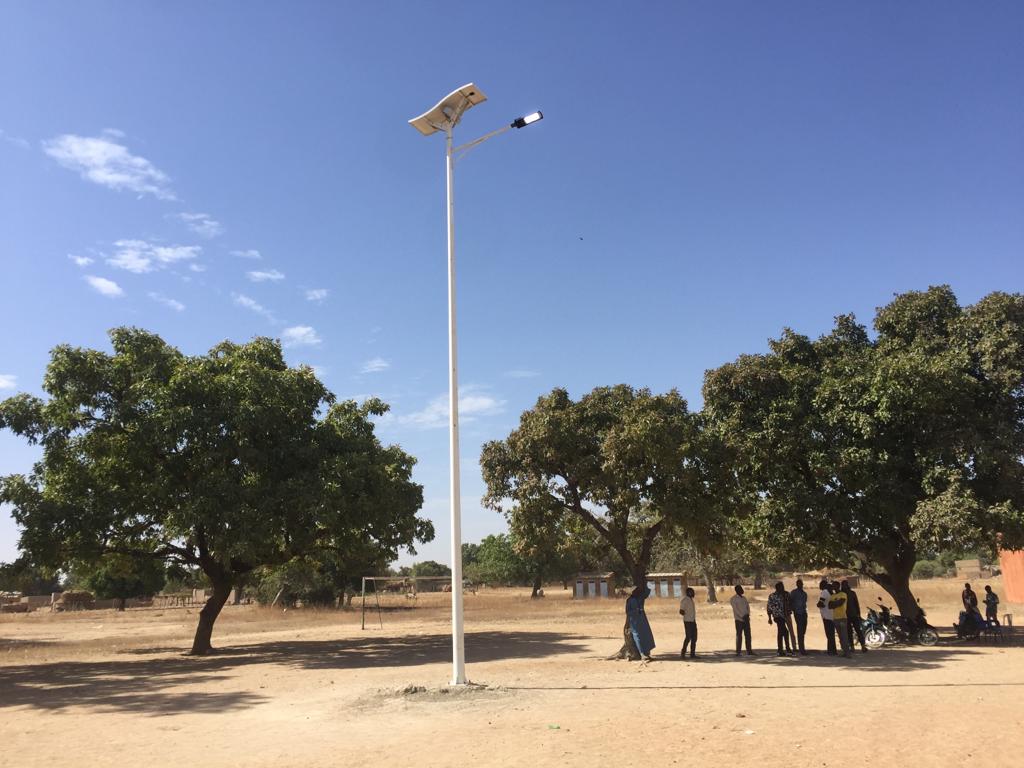 Energie solaire au Burkina : Des lampadaires solaires d’une valeur de dix millions de FCFA offerts au village de Séloghin dans la commune de Kombissiri