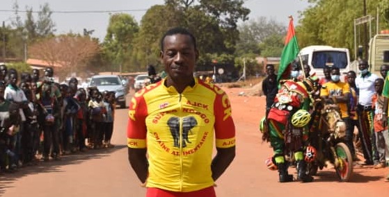Mathias Sorgho, cycliste burkinabè : « Je mettrai à profit le stage en France pour préparer le Tour du Faso 2022 »