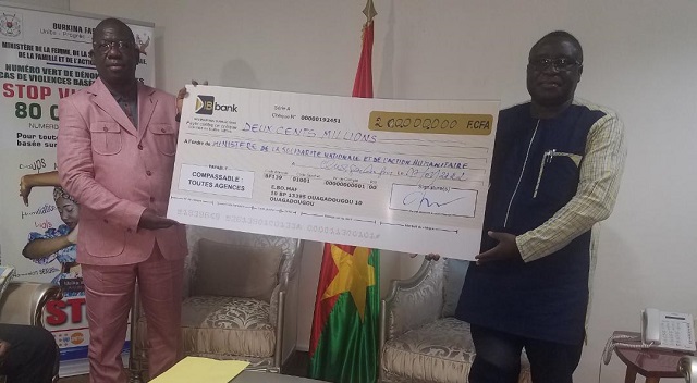 Burkina Faso : La fondation EBOMAF fait un don de 200 millions de FCFA aux déplacés internes de la Boucle du Mouhoun.