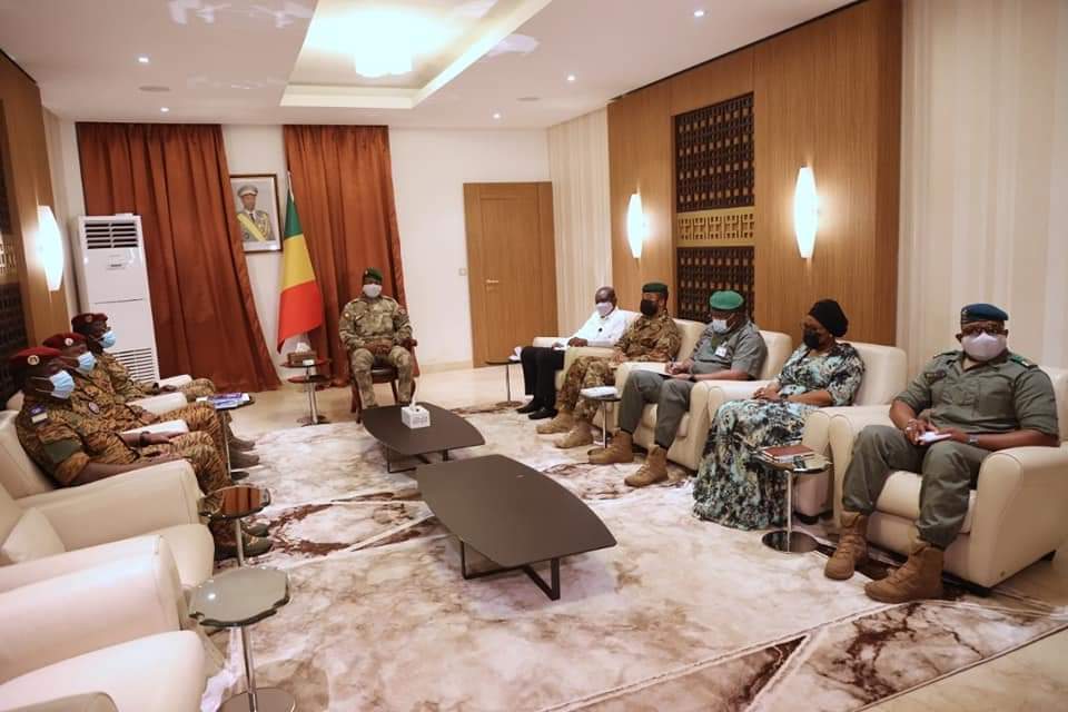 Coopération opérationnelle dans la lutte contre le terrorisme : des émissaires du Président du Faso chez le Président de la Transition malienne 