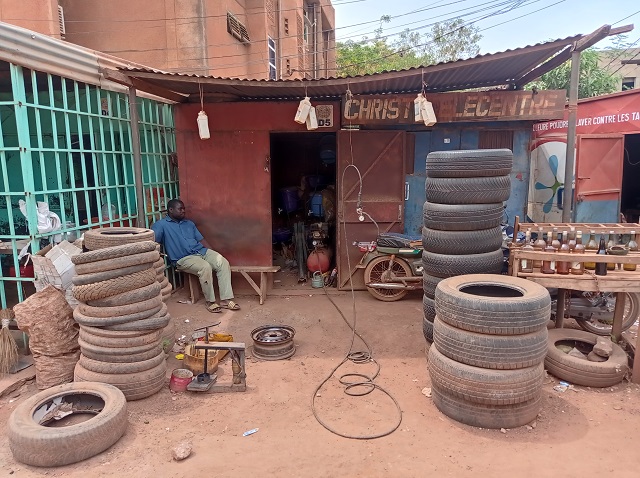 Vente de pneus d’occasion à Ouagadougou : Un business qui tourne bien 