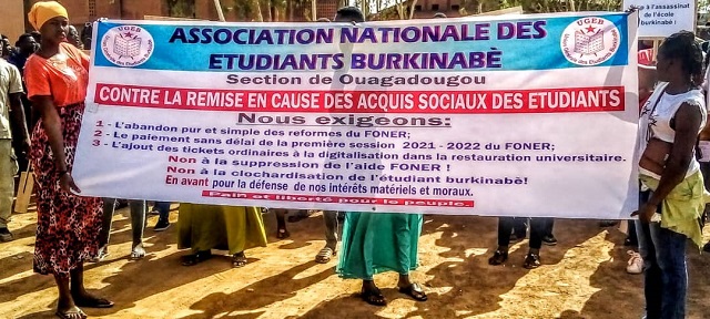 Burkina / Ouagadougou : Les étudiants manifestent contre les réformes du Fonds national de l’éducation et de la recherche