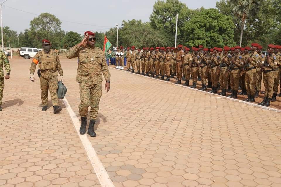 Lutte contre le terrorisme : Le Président du Faso prêche l’engagement et l’unité dans la garnison de Bobo