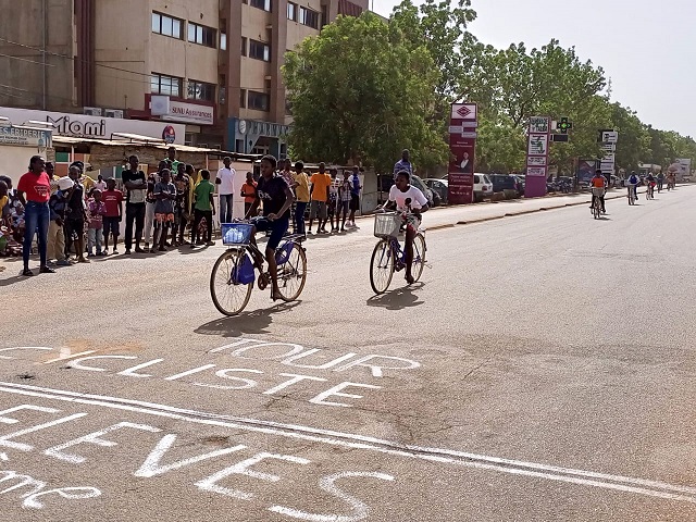 Course cycliste des élèves : Faouzia Nana et Koudoussé Dera vainqueurs de la 12e édition 