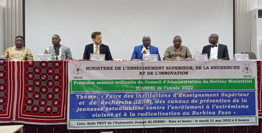Burkina Faso : Le ministère de l’Enseignement supérieur et de la recherche scientifique veut prévenir la radicalisation de la jeunesse estudiantine