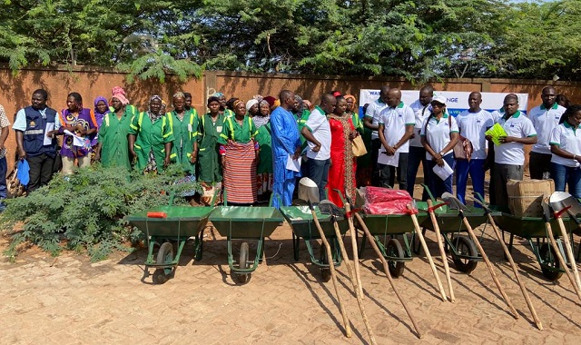 Travaux d’intérêt général à Ouagadougou : WASCAL procède au curage des caniveaux à travers le Laboratoire de sciences citoyennes de la ville 