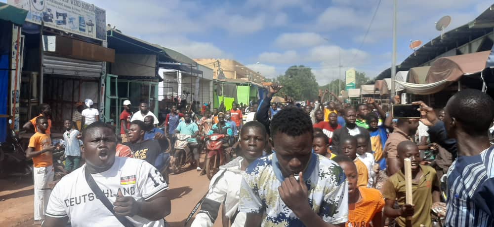 Bobo-Dioulasso : Des centaines de manifestants demandent la démission du président Damiba