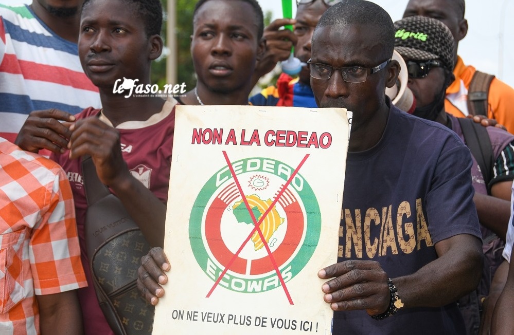 Visite de la mission de la CEDEAO au Burkina : Des manifestants appellent les autorités à la vigilance 