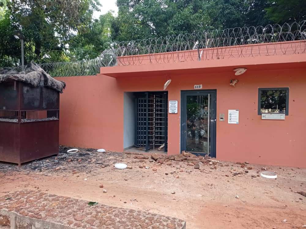 Burkina-France : Les services de l’ambassade et les instituts  français fermés jusqu’à nouvel ordre
