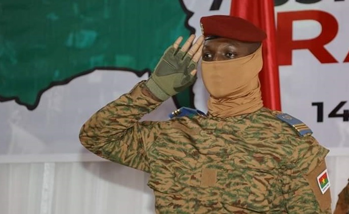 Capitaine Ibrahim Traoré, « changez vos masques à la Goita et présentez-nous un look original »