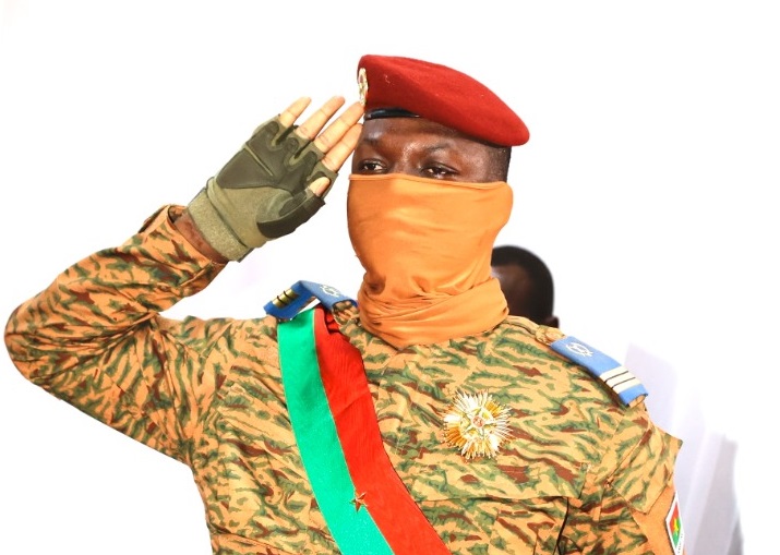 Transition au Burkina : « Pour ma nation, je me battrai jusqu’au dernier souffle », promet le capitaine Ibrahim Traoré