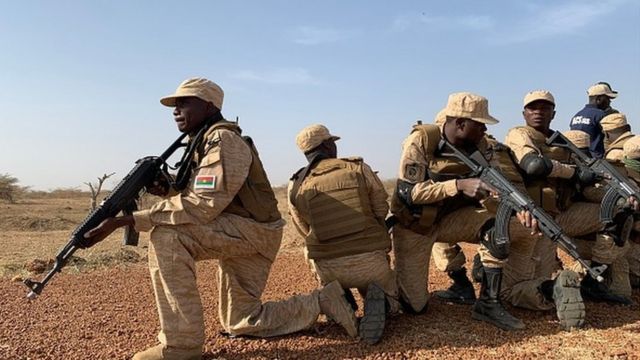 Burkina : Au moins 18 terroristes neutralisés et 10 militaires tombés dans une attaque contre l’armée à Djibo