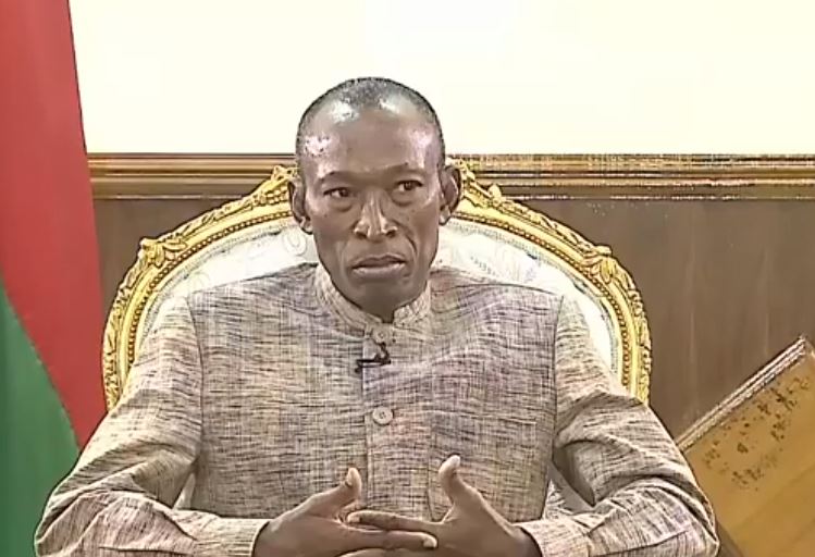 Sécurité au Burkina : « Le meilleur soutien au régime, c’est d’aller au front », lance le Premier ministre Me Kyelem