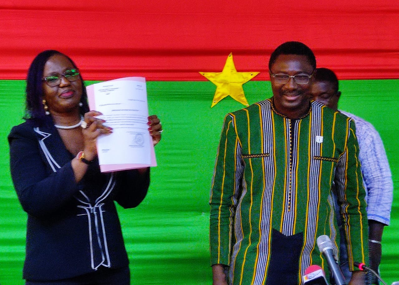 Burkina : La ministre des affaires étrangères et son ministre délégué reçoivent leurs certificats de prise de fonction