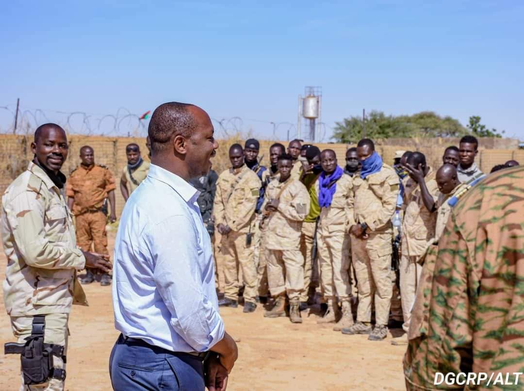 Insécurité au Burkina : Le président de l’Assemblée législative de Transition,  Ousmane Bougouma, en visite au détachement mixte d’Arbinda