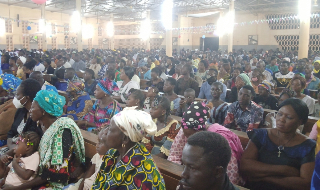 Noël 2022 à Dédougou : « Jésus, fais disparaître l’insécurité », implorent des enfants