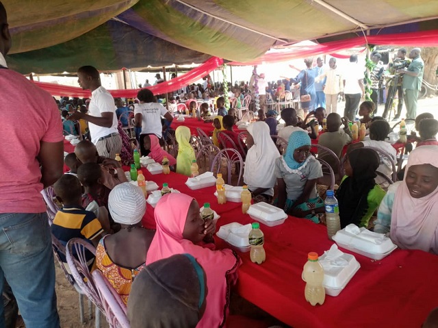 Noël 2022 : La communauté Sant’Egidio apporte l’espérance dans le cœur des enfants déplacés internes de Ouagadougou 