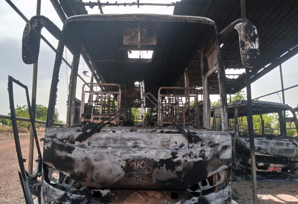 Dédougou : L’ENEP attaquée, quatre véhicules et une moto incendiés