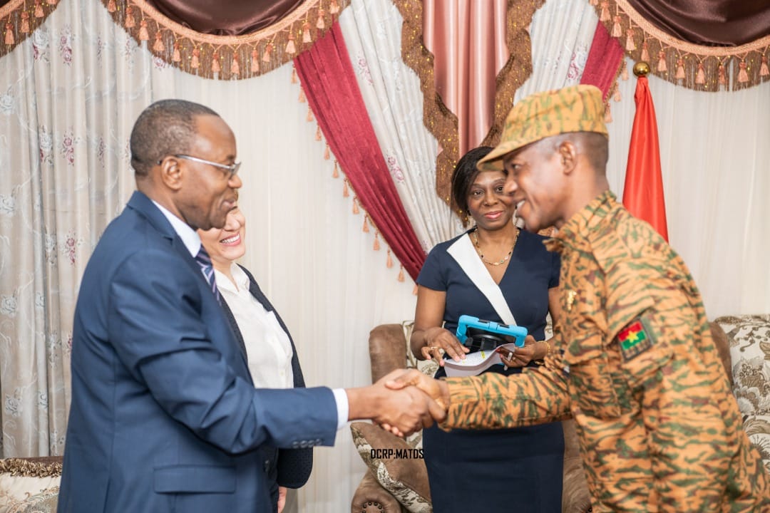 Coopération entre le PNUD et le MATDS : La Représentante résidente du PNUD échange avec le Colonel Boukaré ZOUNGRANA
