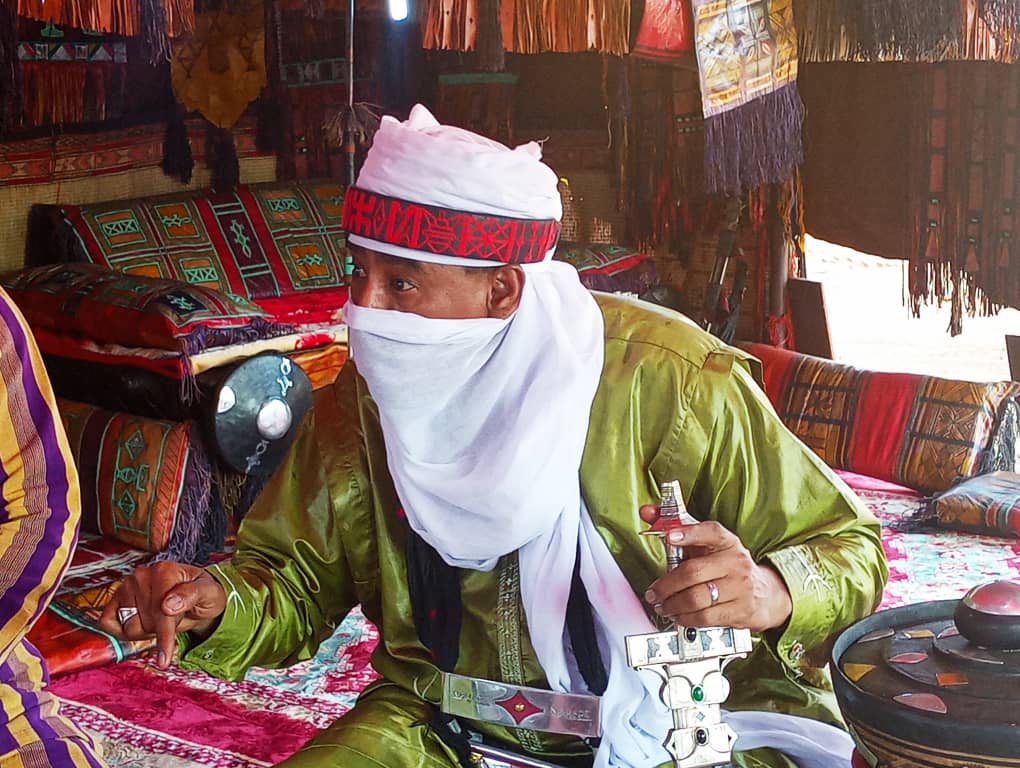 16e édition du SIAO : Le stand de la communauté touareg accueille avec un verre de thé 