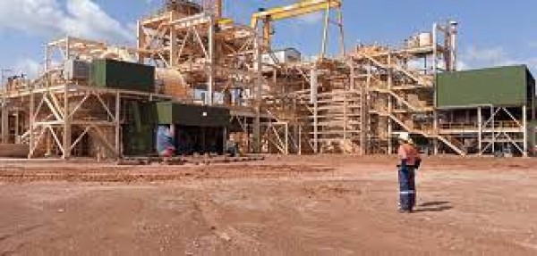 Burkina Faso : Le gouvernement retire le permis d’exploitation de la Société des mines de Belahourou 