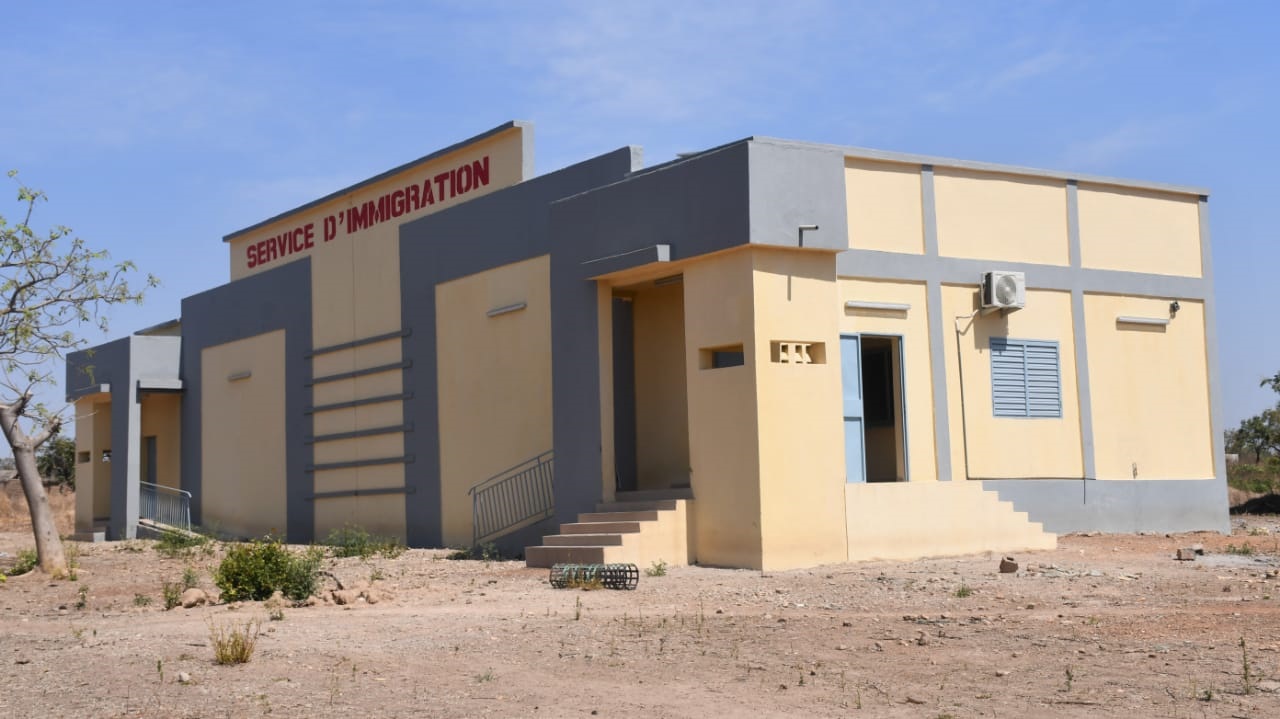 Burkina Faso : L’OIM et la République fédérale d’Allemagne font don de postes de police frontière au ministère de la Sécurité 