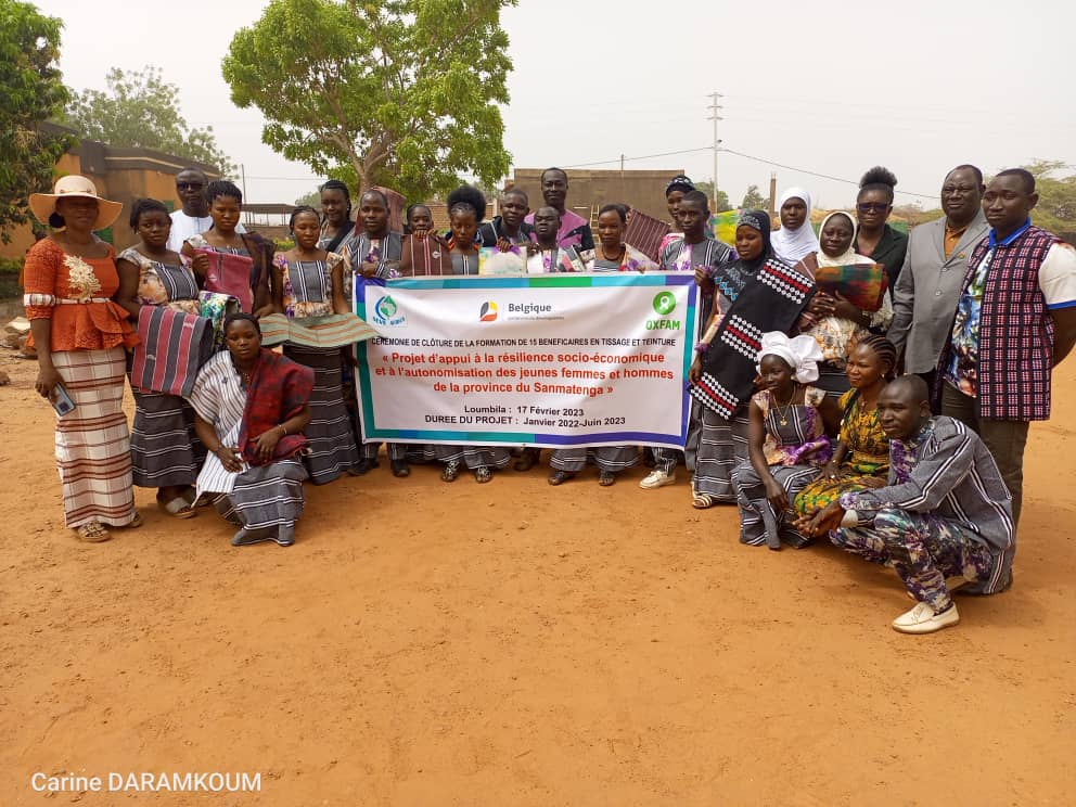 Cohésion sociale au Burkina : Treize femmes et deux hommes du Sanmatenga formés en tissage et teinture
