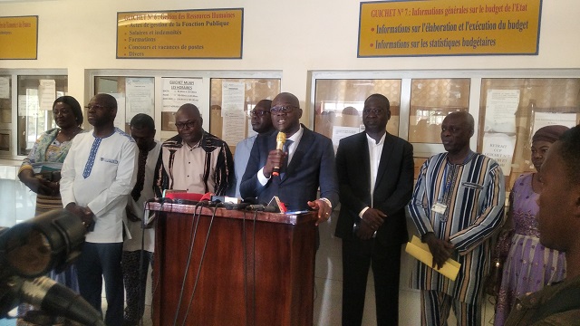 Fonction publique du Burkina : L’opération de contrôle de présence et du service fait officiellement lancée 