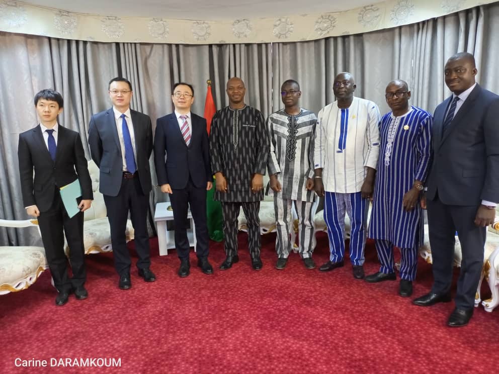 Assemblée législative de transition : Le président Ousmane Bougouma reçoit la Cour des comptes, la CIL et l’ambassadeur de Chine au Burkina
