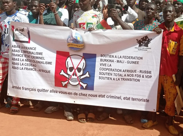 Burkina Faso : Le Collectif des leaders panafricains donne trois semaines aux militaires français pour quitter définitivement le pays 