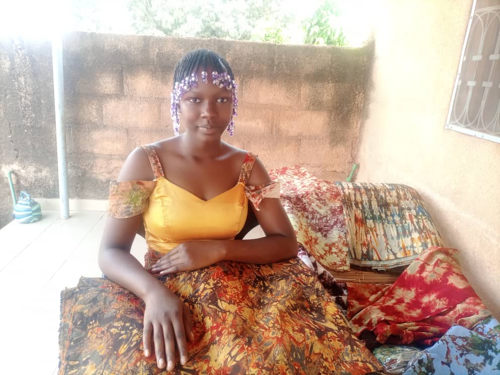 Etudiants et petits boulots au Burkina : « Travailler tout en étant encore sur les bancs initie à la vie active », selon Djamila Kaboré