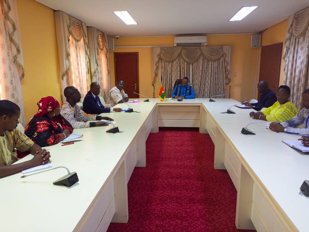 Assemblée législative de transition : Le secrétaire général du syndicat de la fédération des syndicats des parlements africains chez le président Bougouma 